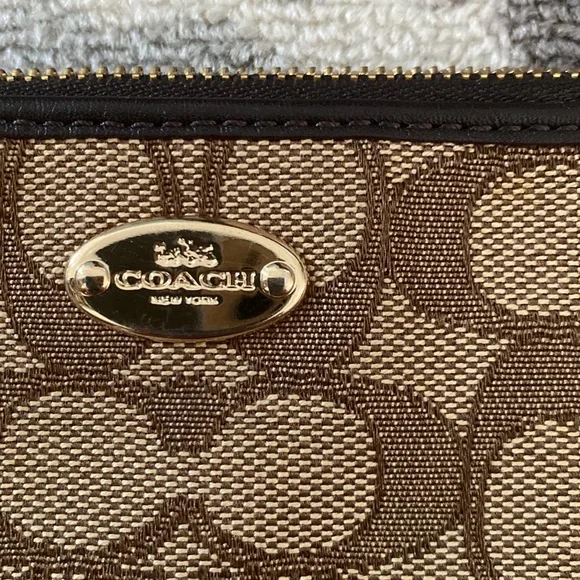 Coach Wristlet - Picture 3 of 9